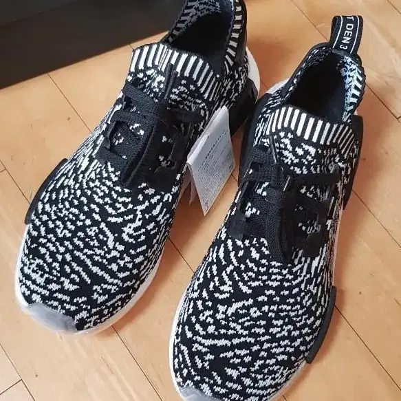 아디다스 NMD R1 프라임니트 지브라