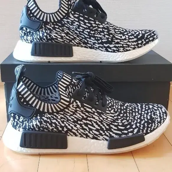 아디다스 NMD R1 프라임니트 지브라