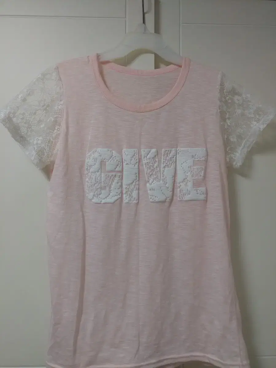 T-shirt with lace sleeves pink