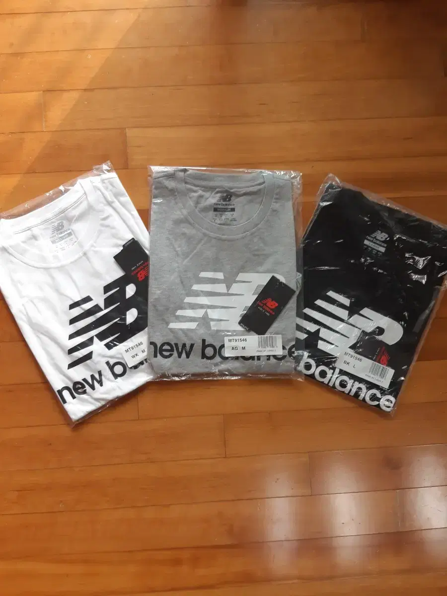 [Authentic/New] New Balance Essential Stack Logo Short Sleeve T-Shirt