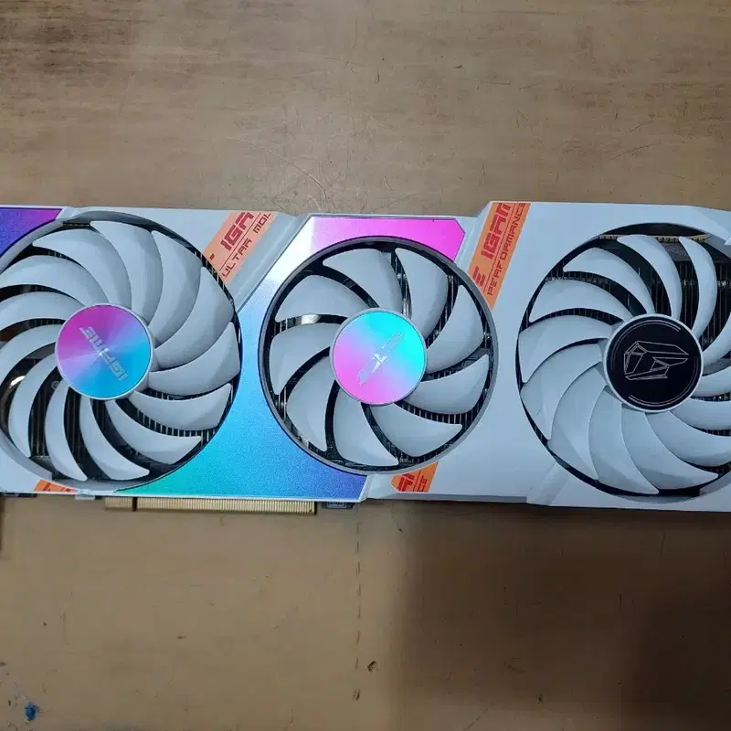 RTX 3050 8GB 컬러풀 i Game Ultra W OC RTX 3050 8GB 그래픽카드 팝니다