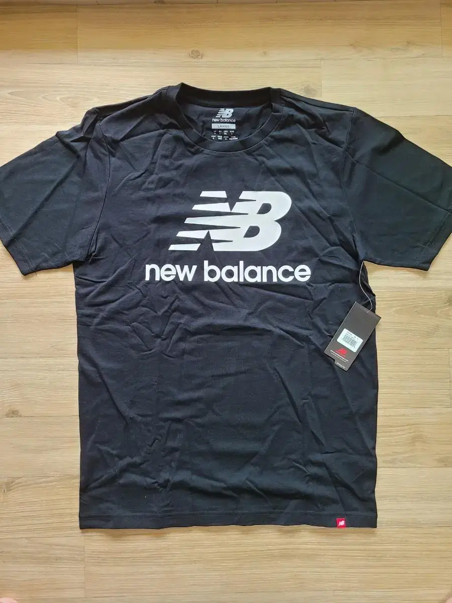 [Genuine/New] New Balance Essential Stack Logo Black T-Shirt M, L