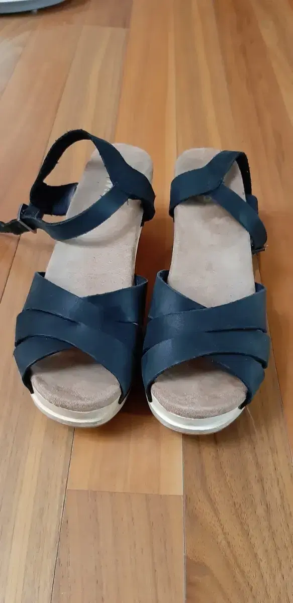 250   TOMS  탐스 여성 센달