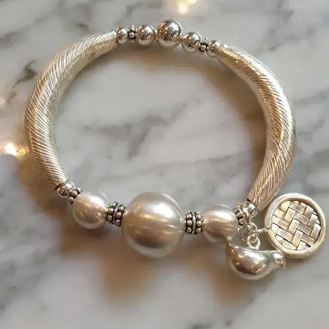 Silver Bracelet 은팔찌,실버팔찌,공방팔찌,고급팔찌 on Bunjang with safe global shipping.