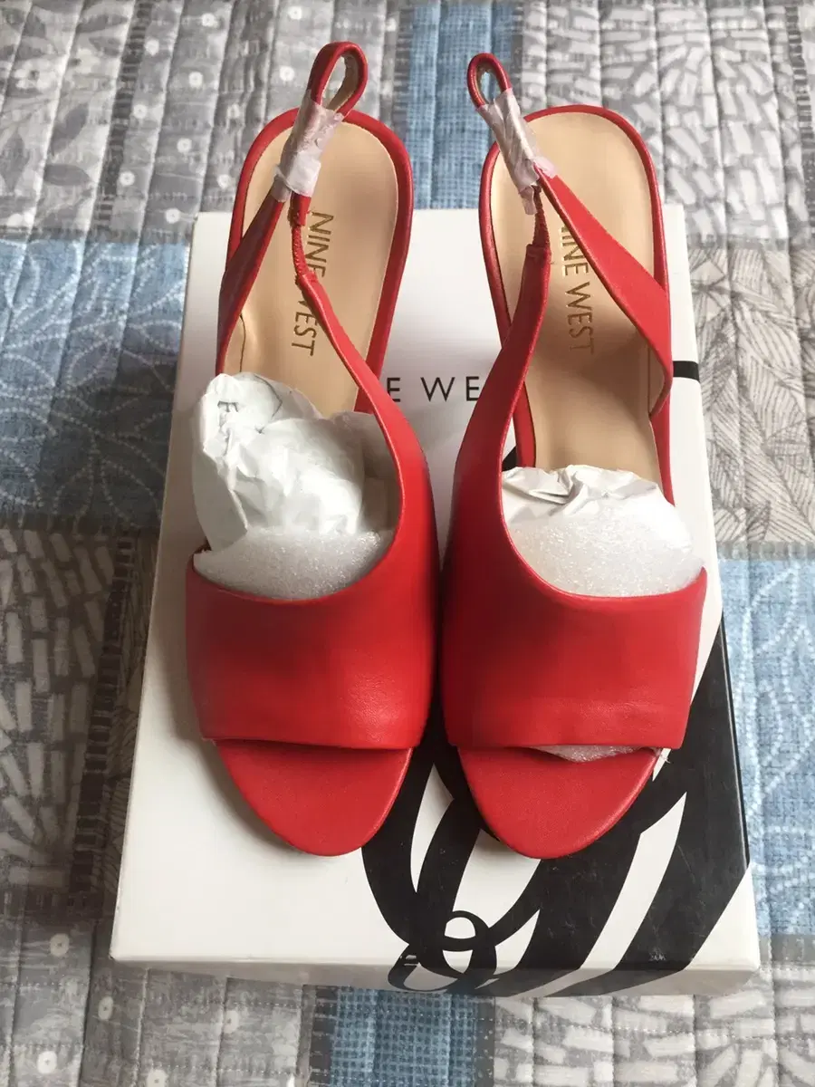 (New product) Nine West red sandals ~ Price reduction!!!