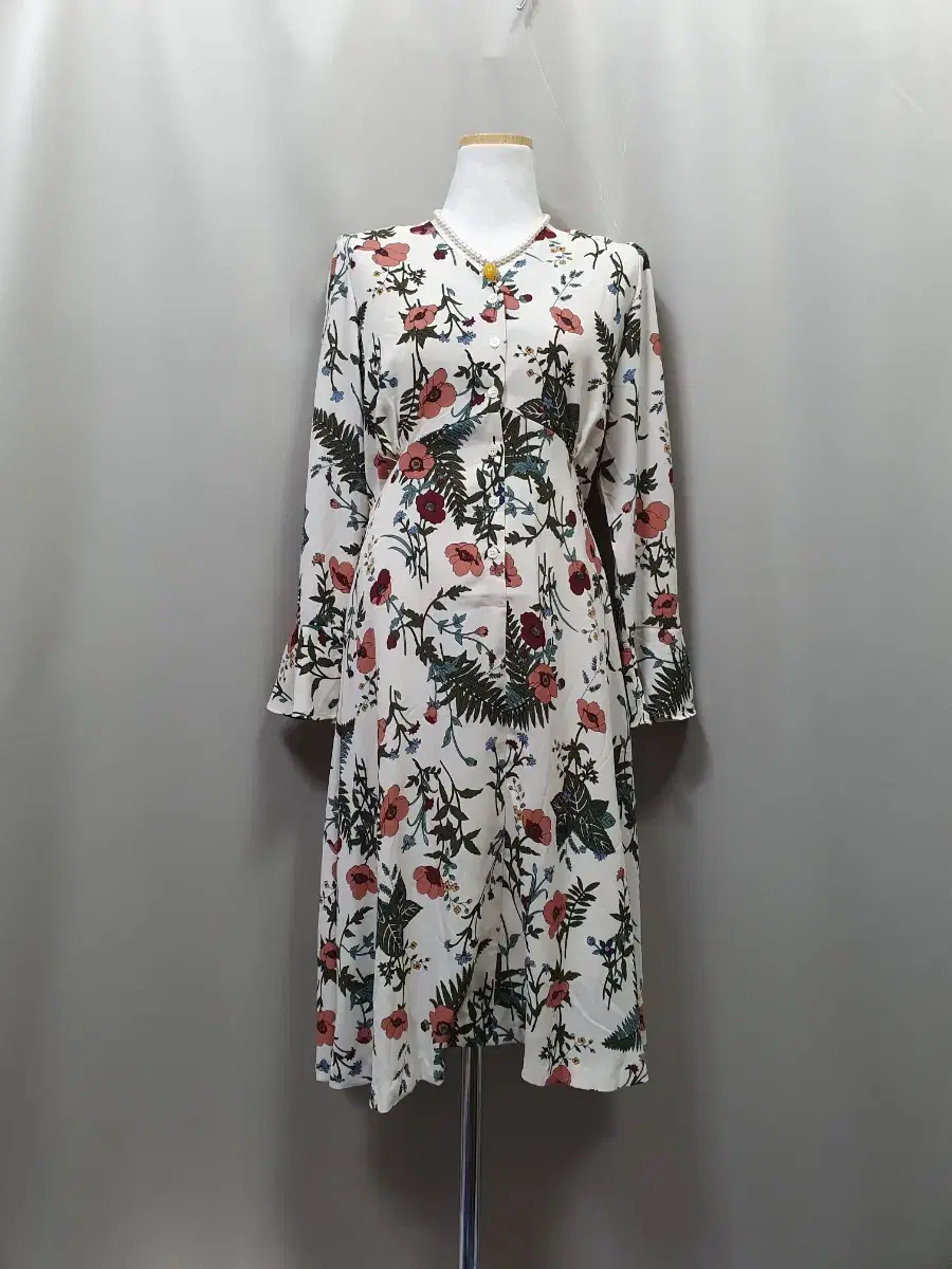 B4442 Floral V-Neck Button Long ONEPIECE