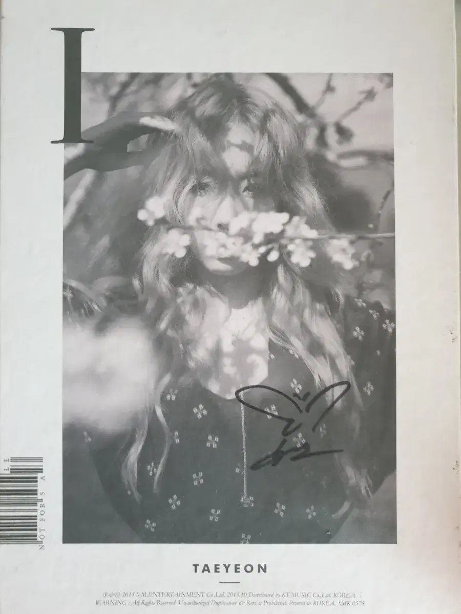 Girls Generation taeyeon sign album cd