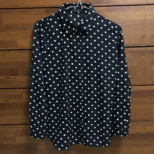 트왕 Urban Dot Blouse