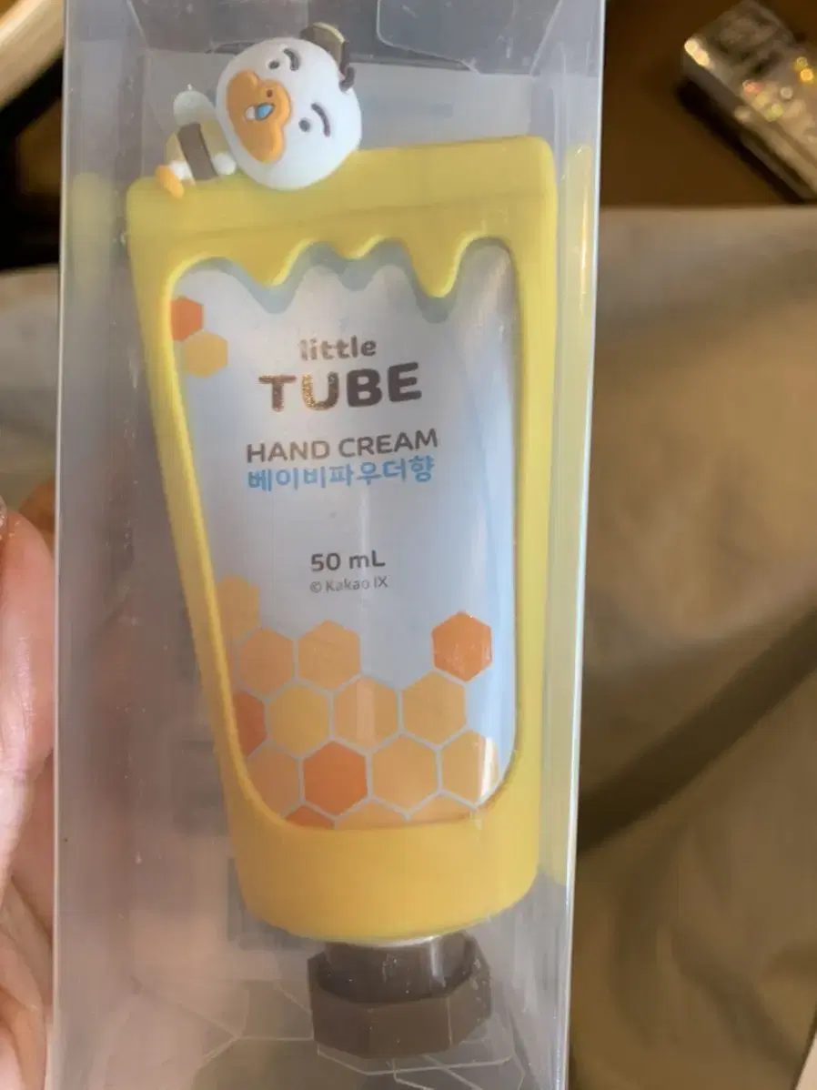 Kakao Tube Hand Cream Baby Powder