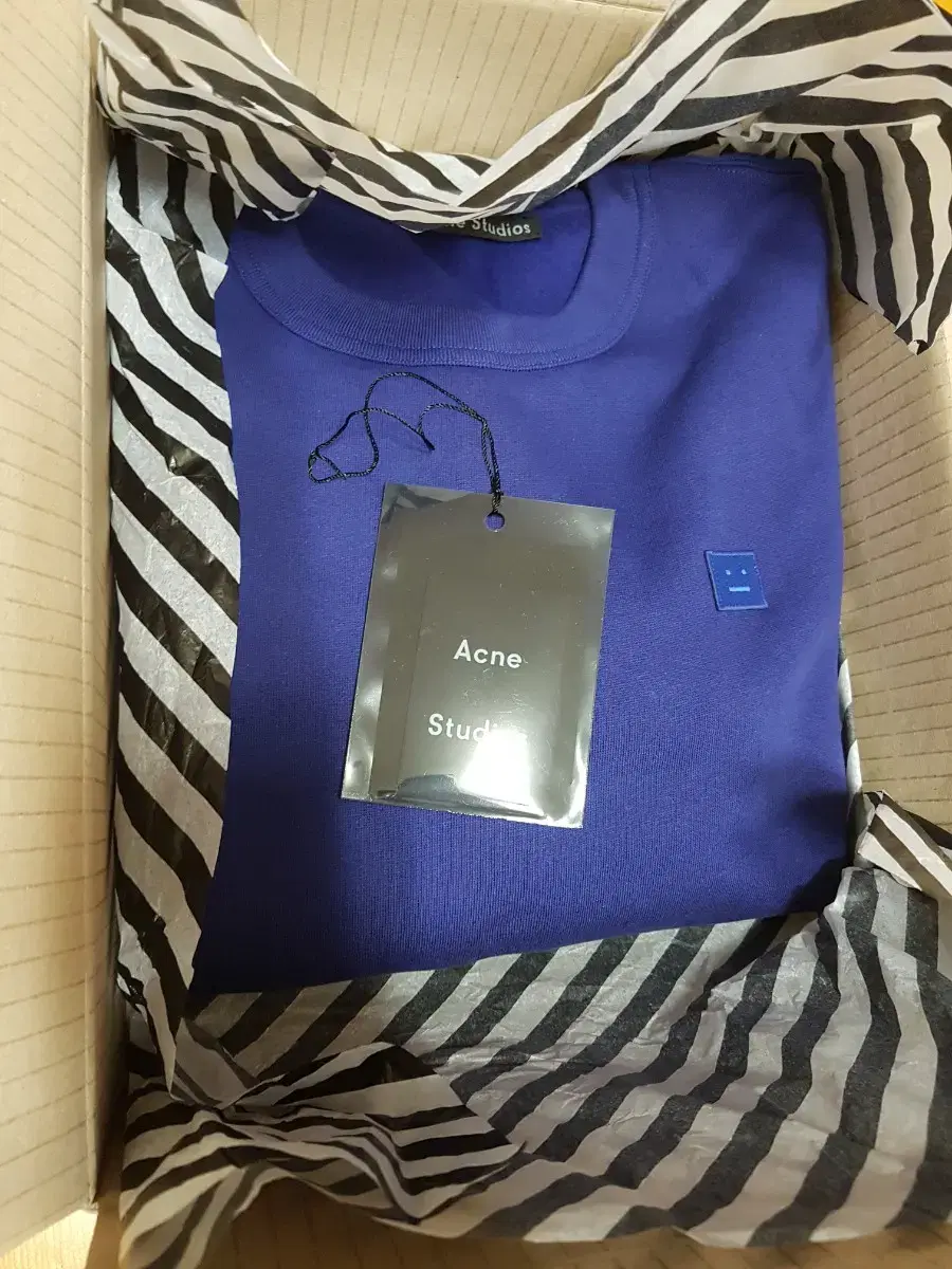 [Price Drop]ACNE(ACNE) Fairview Man-To-Man Royal Bloo S size sells