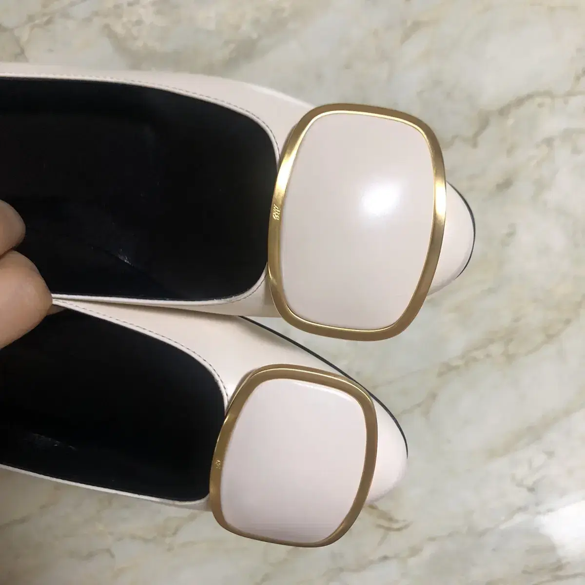 Full set of Roger Vivier flat shoes size 35 (220-225)