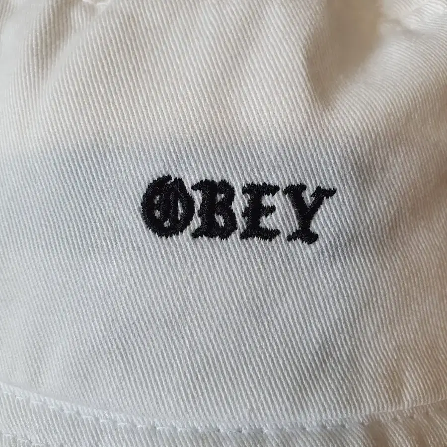 오베이 OBEY 버킷햇 모자