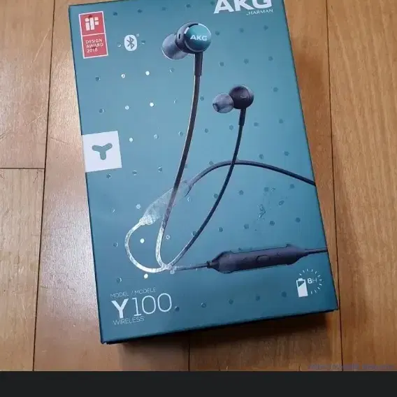 AKG-Y100