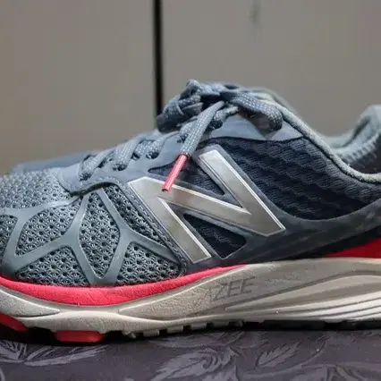 뉴발란스 VAZEE RUSH 240