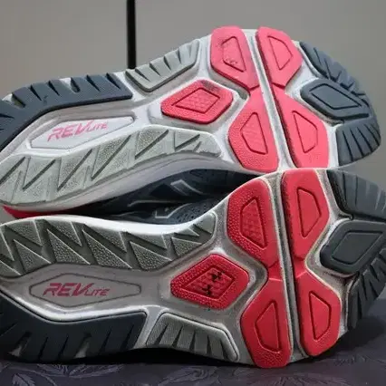 뉴발란스 VAZEE RUSH 240