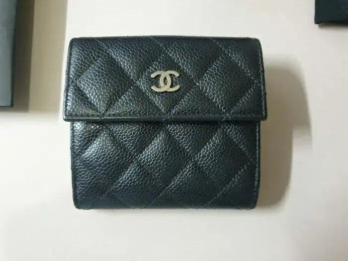 (Genuine) Chanel vahn wallet