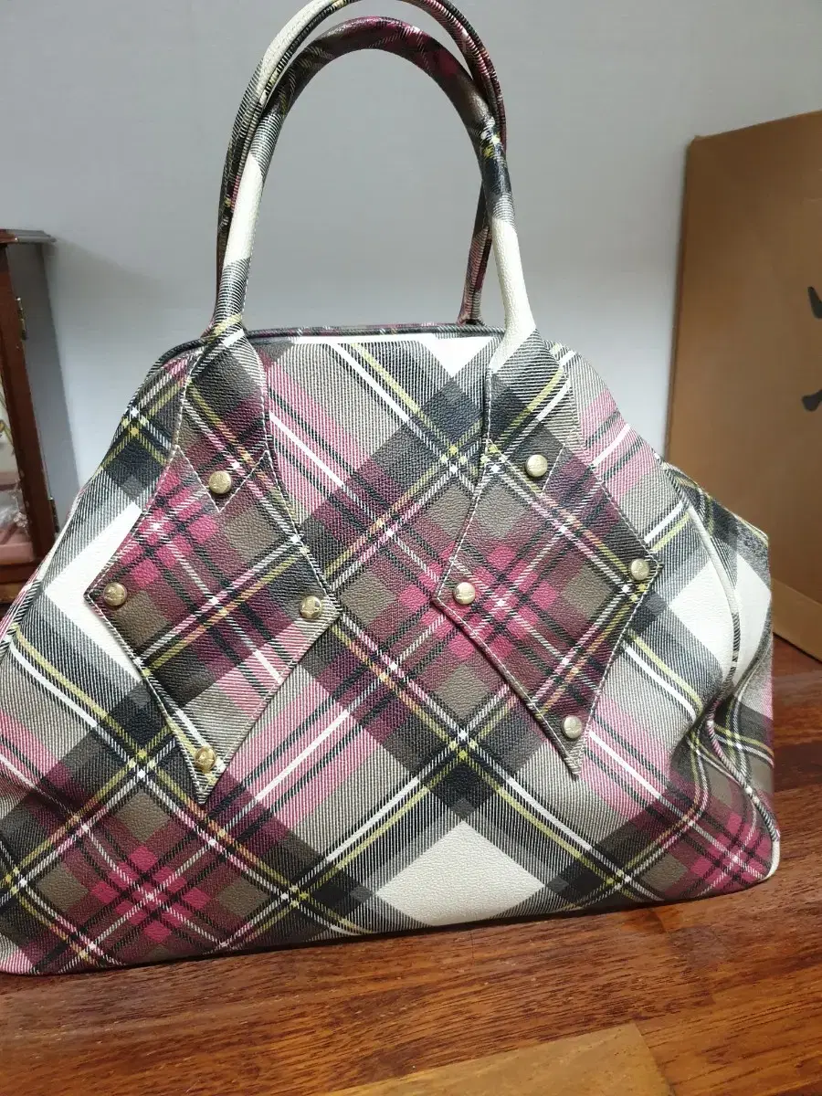 (January Sale) Vivienne Westwood Big Size Tartan Bag