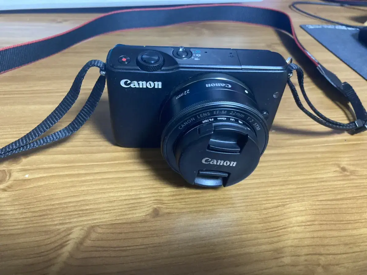 Canon EOS M10 Mirrorless Camera