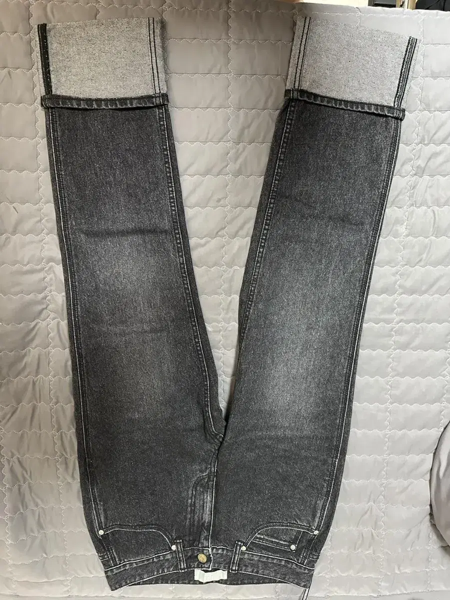 I have 6 brand new pairs of Fei, Peace Walker denim to sell!!!