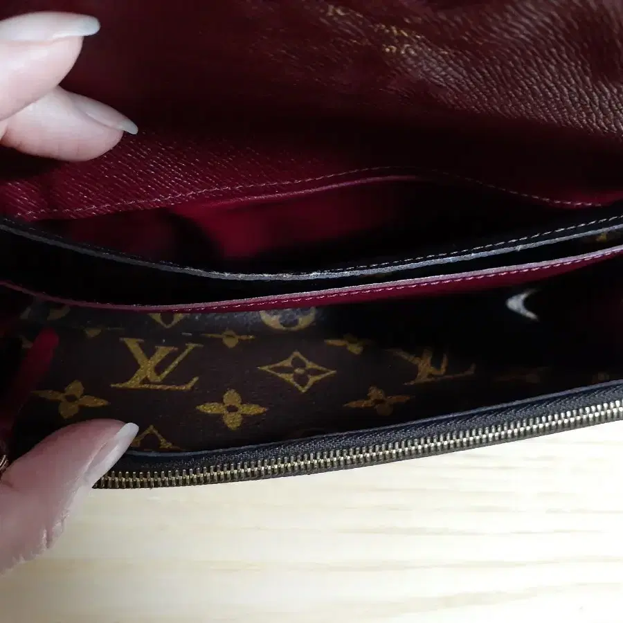 [LOUIS VUITTON] 루이비통 푸시아 장지갑 정품