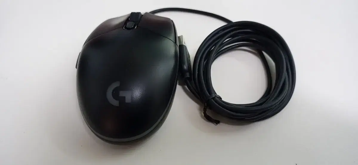 One Logitech G102 mouse for sale at 8,000 won. Seoul