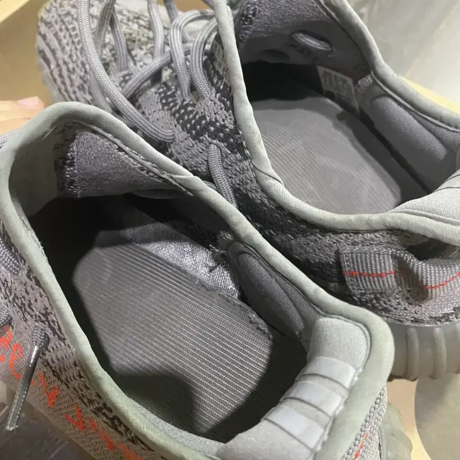 Yeezy 350 벨루가 사이즈 9