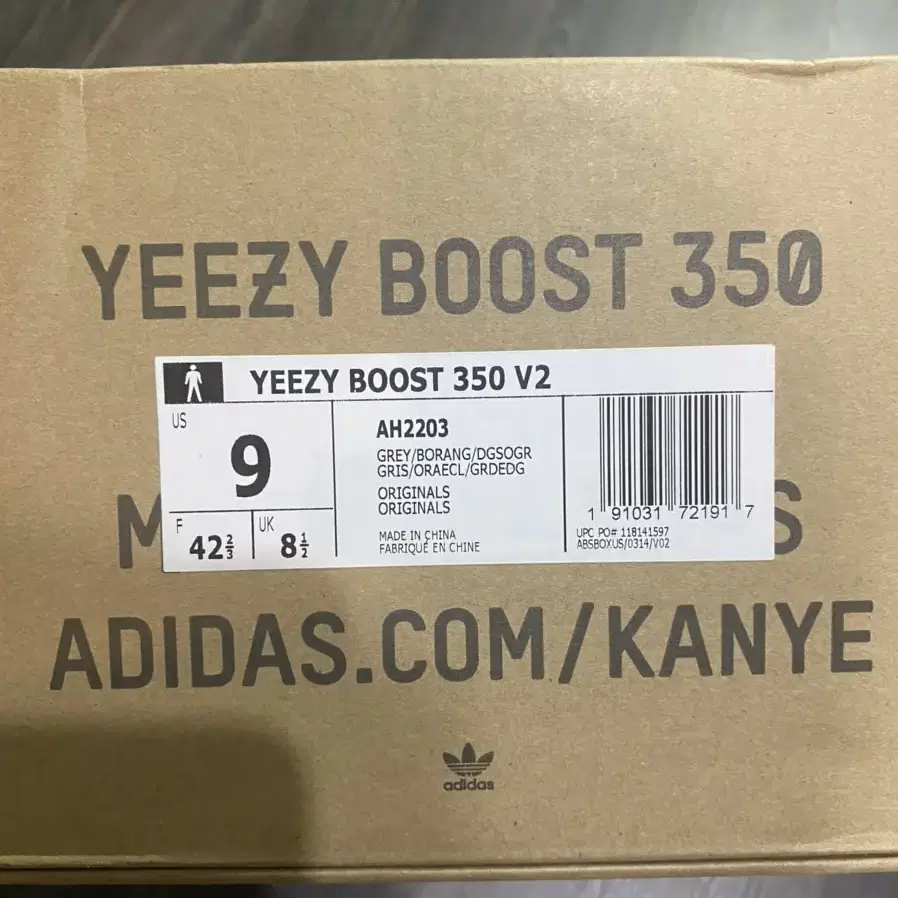 Yeezy 350 벨루가 사이즈 9