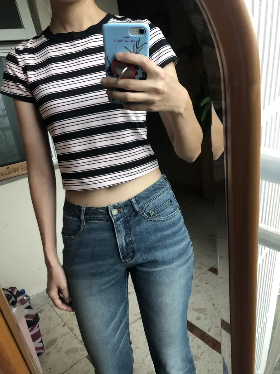 M Forever 21 Short Sleeve Crop Tee