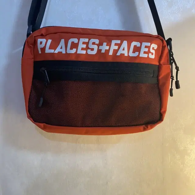 places+faces 레드 크로스백 판매