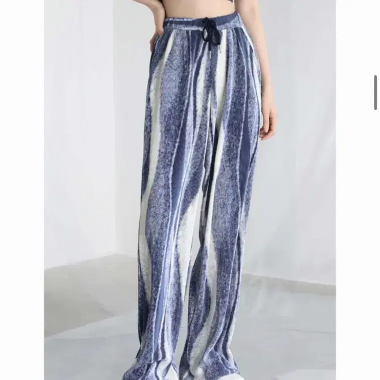 어반드레스 WAVE PLEATS PANTS NAVY 사이즈 1