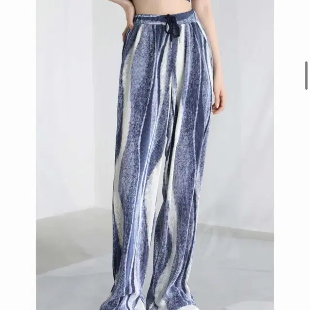 어반드레스 WAVE PLEATS PANTS NAVY 사이즈 1