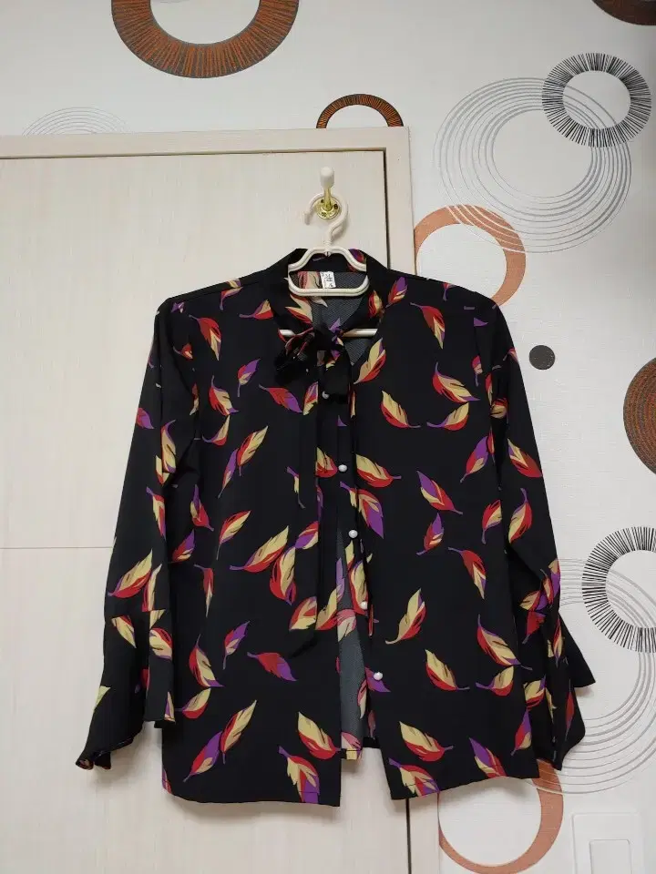 Feather-patterned shirt