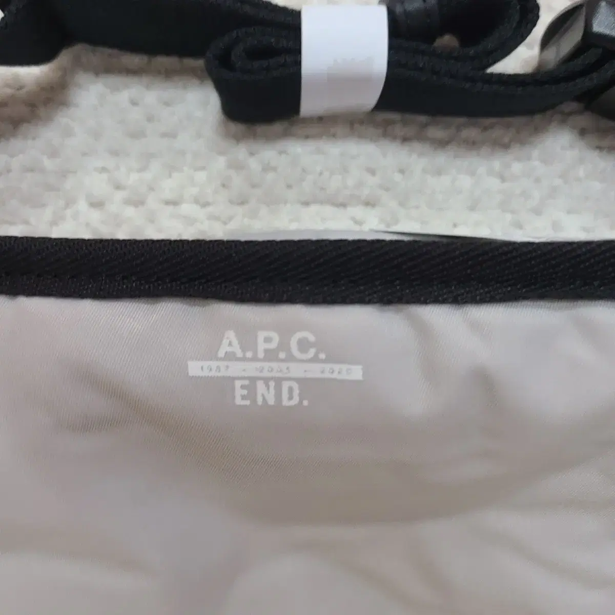 a.p.c. x end. 아페쎄 엔드 콜라보 크로스 바디백(힙색)