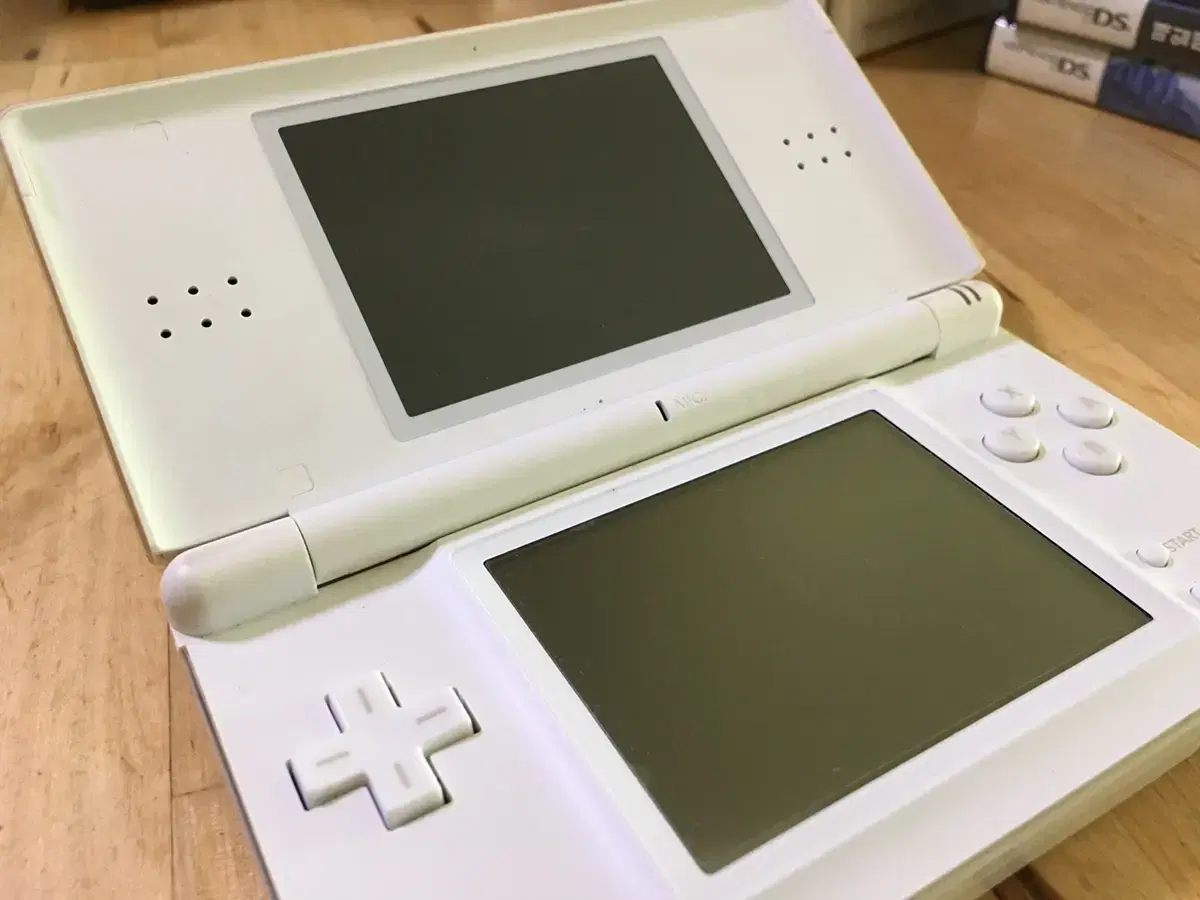 Nintendo DS lite