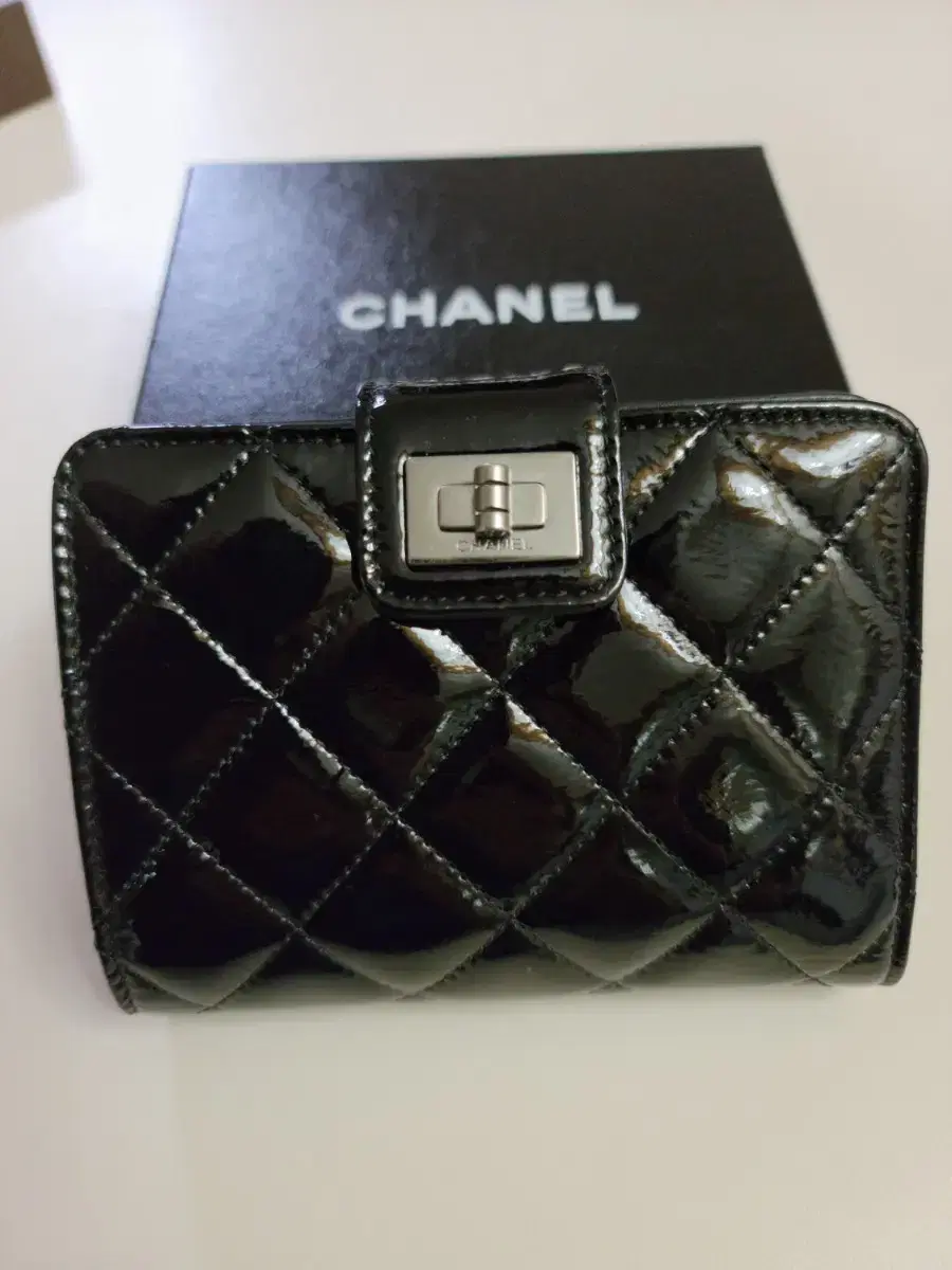 *Genuine* Chanel Vintage Fei Wallet