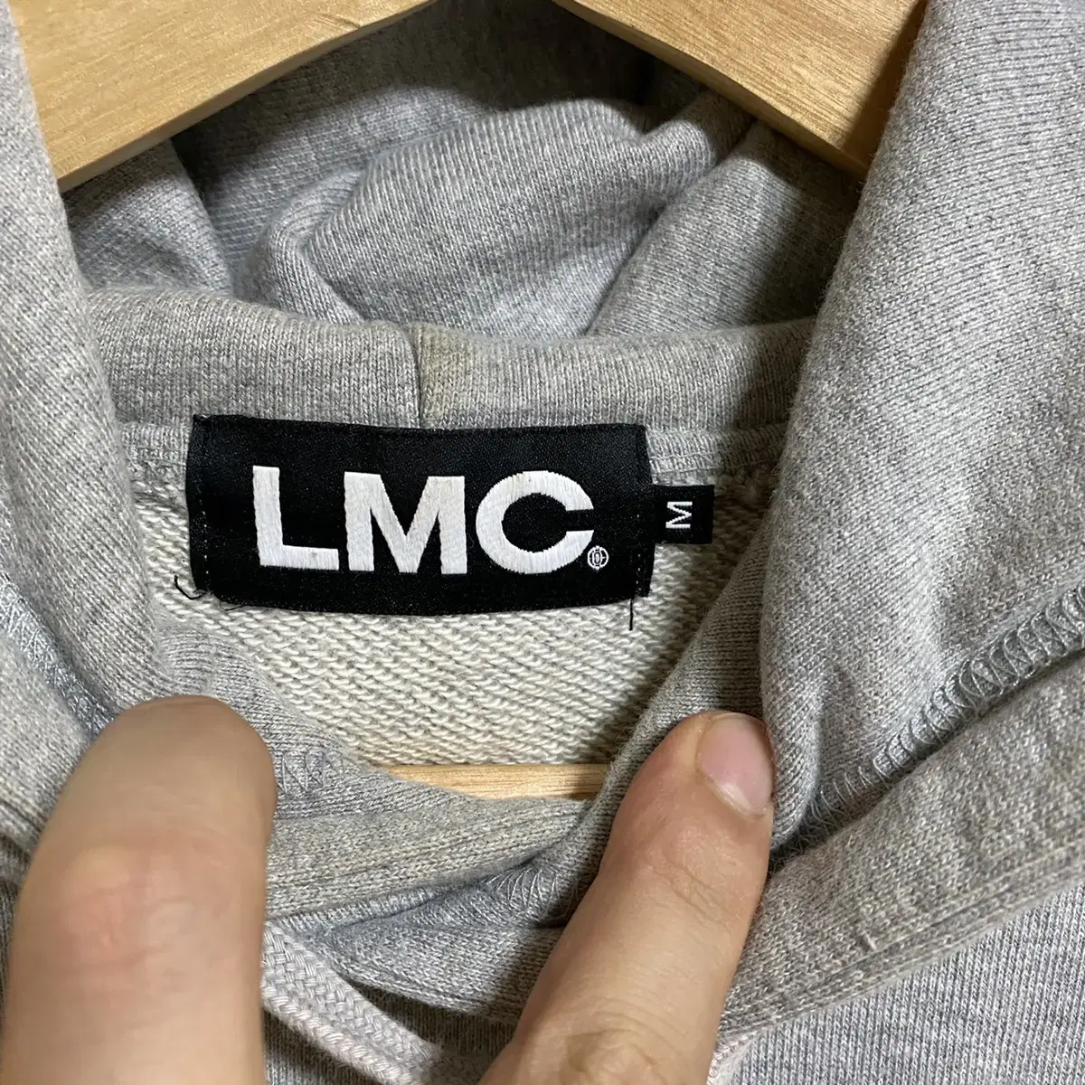 LMC 후드티