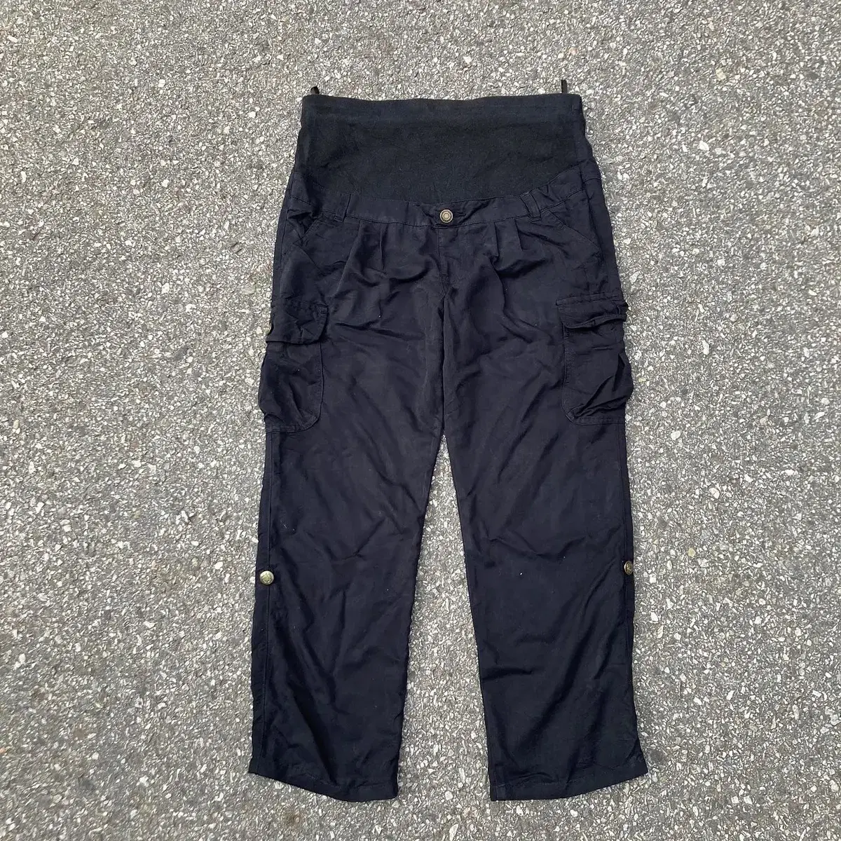 black pocket pants