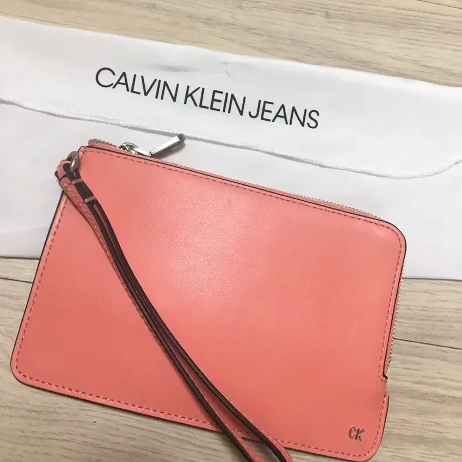 CALVIN KLEIN 파우치