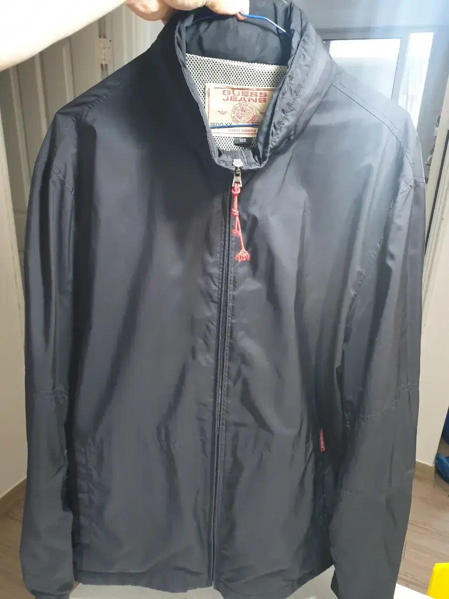 GUESS Windbreaker (size XL)