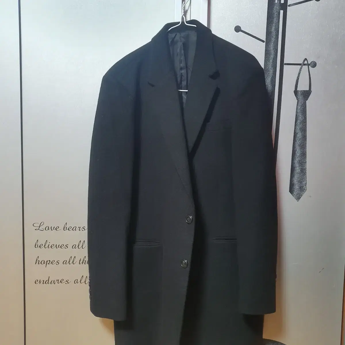 Black single-breasted cashmere coat