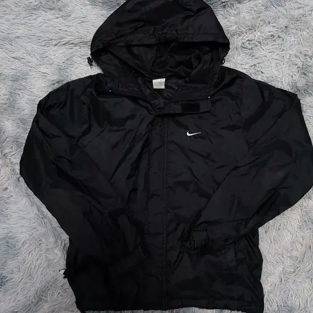 S Nike Symphlogos Black Windrunner Windbreaker