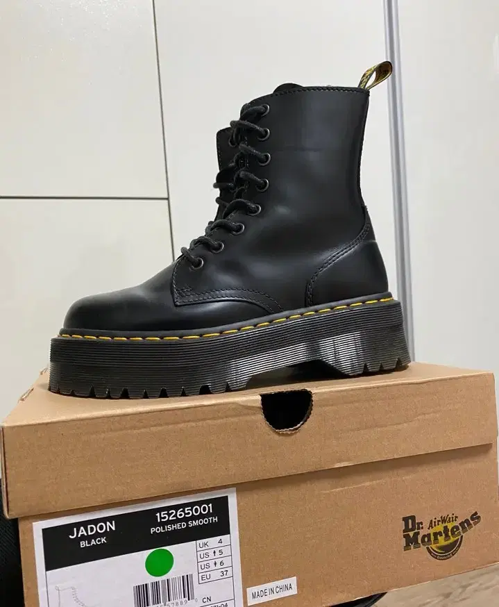 Dr. Martens Jayden