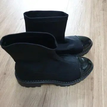 Zara flat ankle boots with toe hot sale cap detail