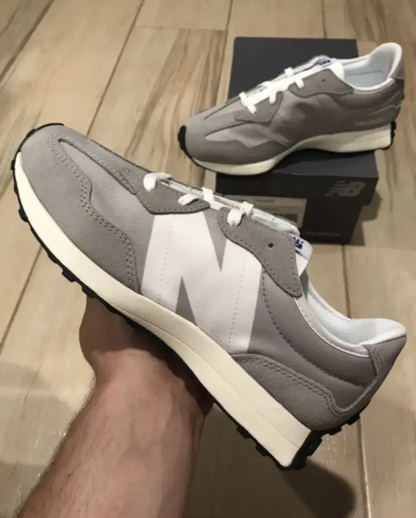 New Balance 327