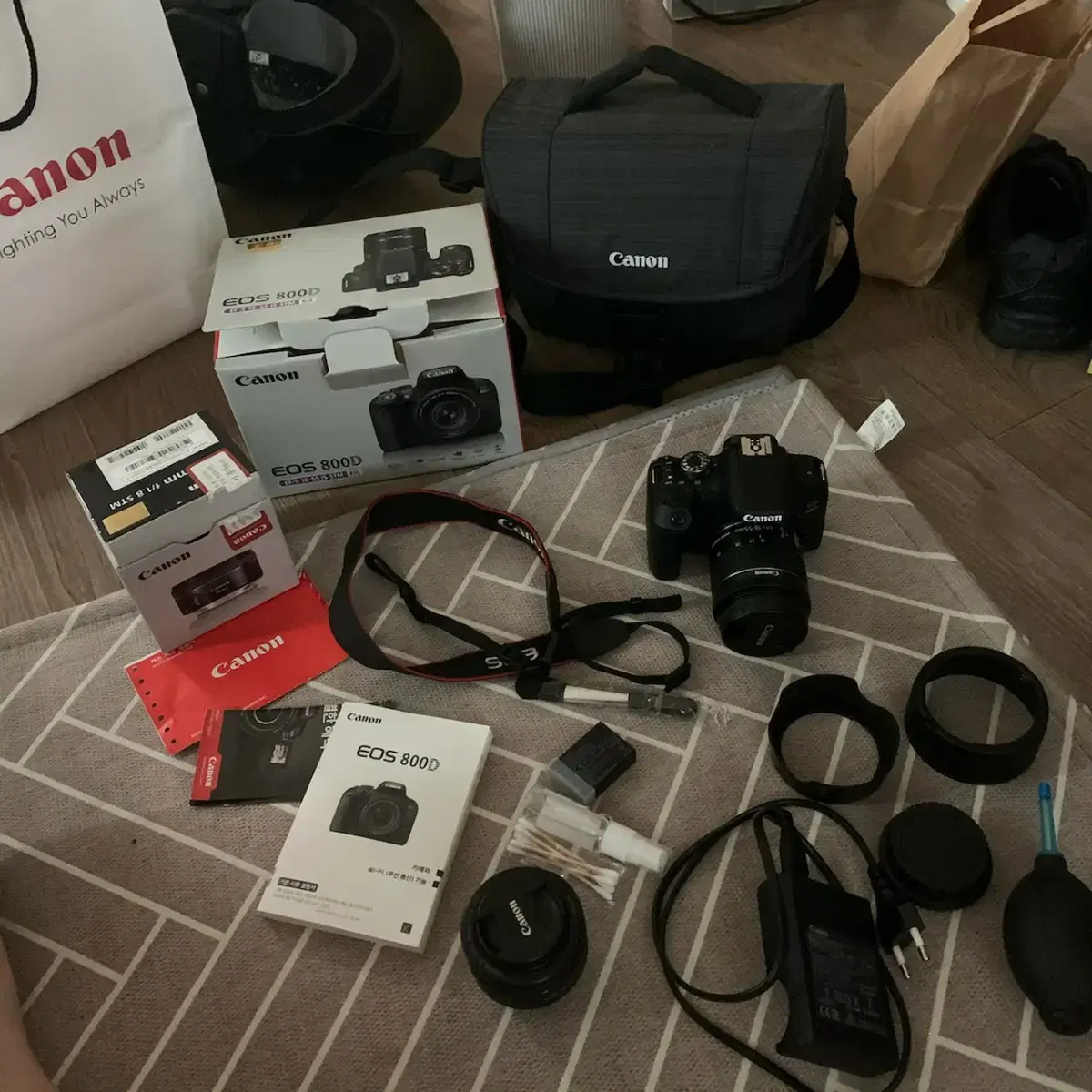 캐논 eos800d세트 +번들렌즈+50mm렌즈+ 삼각대