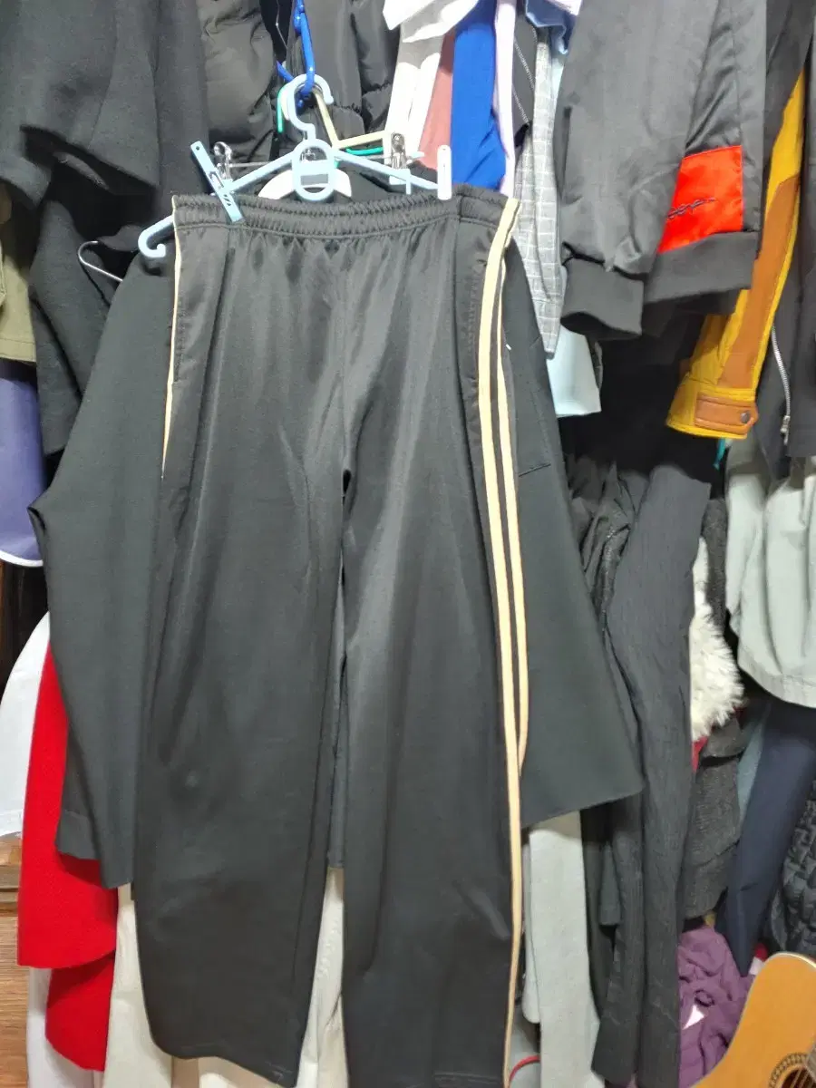 Two-row track pants