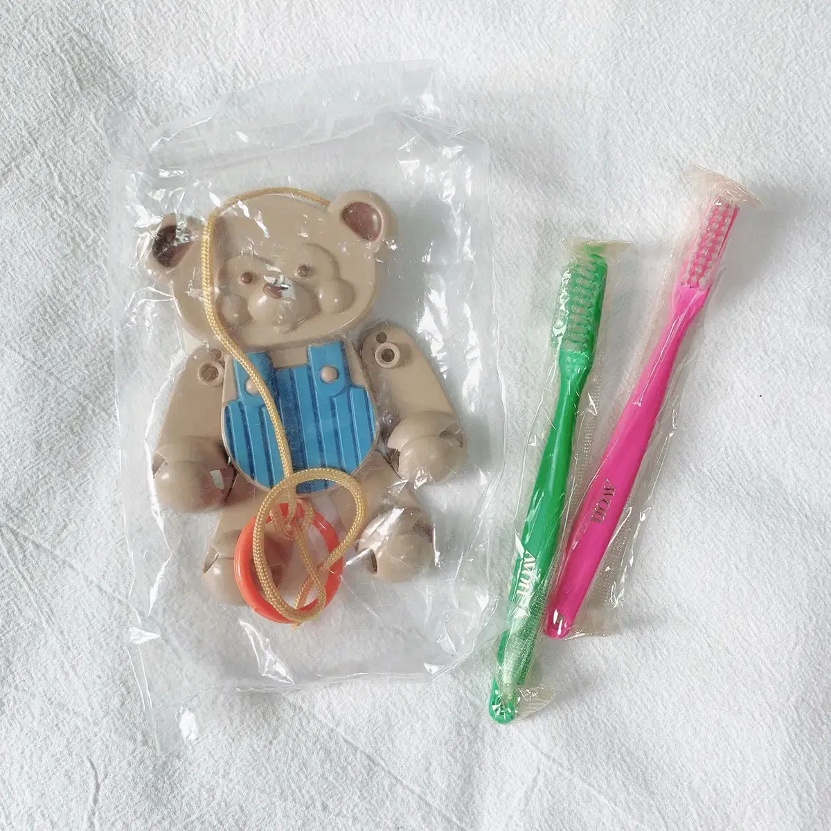 1980 Avon Vintage Teddy Bear Toothbrush & Holder Set