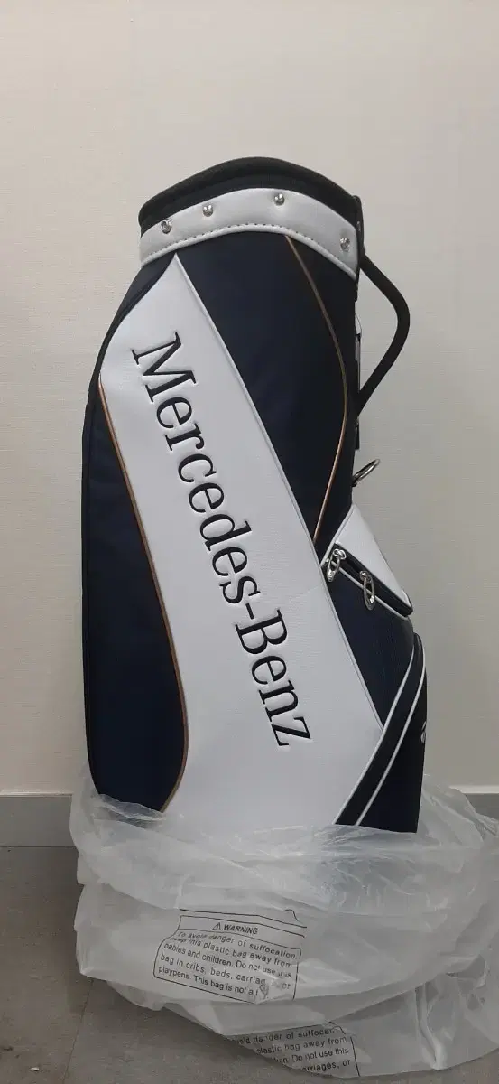 Mercedes-Benz Lightweight Caddy Bag + Mercedes-Benz Golf Umbrella (New Product)