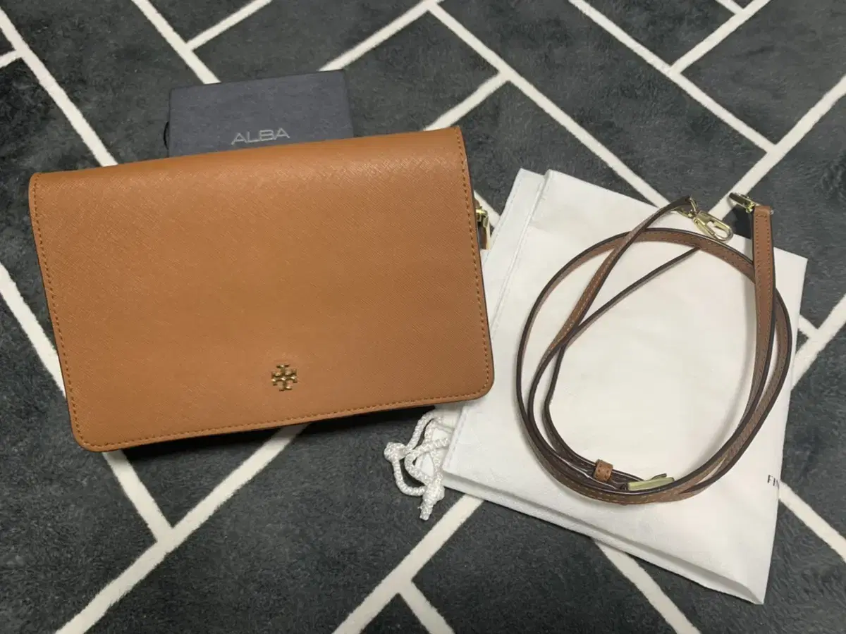 [Genuine] Tory Burch crossbody bag for sale. Emerson