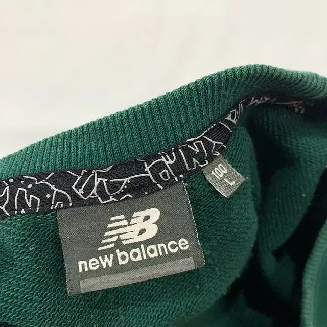 new balance 기모 후드티